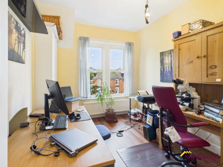 4 bedroom Town house for sale in High Street, Stoke-on-Trent, ST5