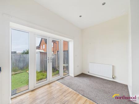 2 bedroom Town house to let in Old Court Street, Tunstall, ST6