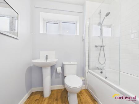 2 bedroom Town house to let in Old Court Street, Tunstall, ST6