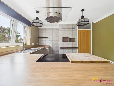 2 bedroom Flat to let in Hanover Street, Newcastle-under-Lyme, ST5