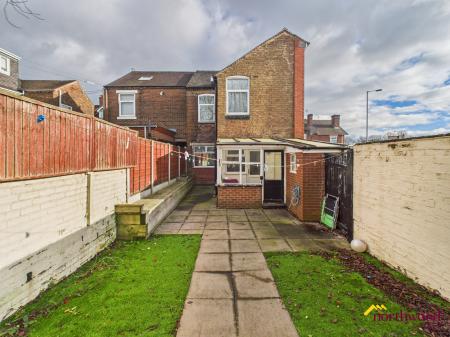 3 bedroom End of terrace house to let in Florence Street, Newcastle-under-Lyme, ST5