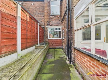 3 bedroom End of terrace house to let in Florence Street, Newcastle-under-Lyme, ST5