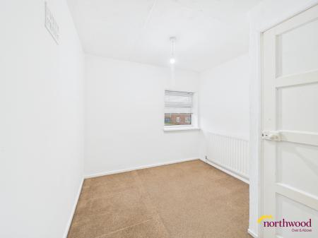 3 bedroom Semi-detached house for sale in Thornhill Rd, stoke on trent, ST2