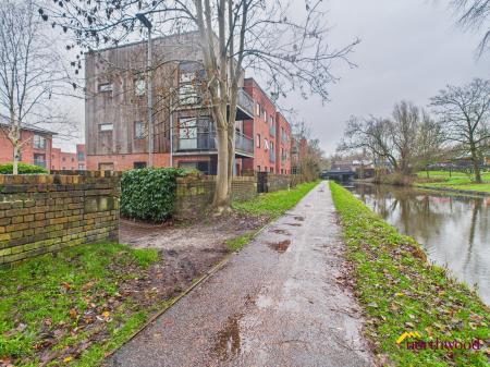 2 bedroom Flat to let in Hartley Court, Etruria, Stoke-on-Trent, ST4