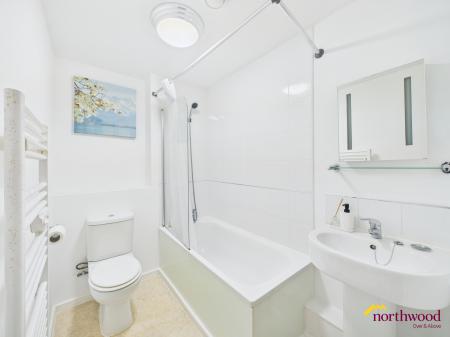 2 bedroom Flat to let in Hartley Court, Etruria, Stoke-on-Trent, ST4