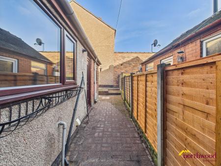 2 bedroom Terraced House to let in Packett Street, Longton, ST4