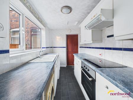 2 bedroom Terraced House to let in Packett Street, Longton, ST4