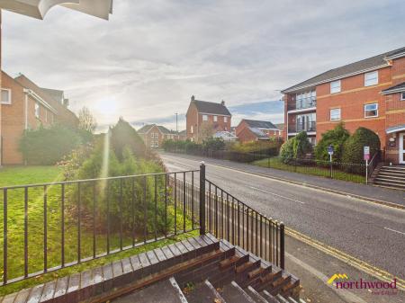 2 bedroom Flat to let in Chasewater Drive, Norton Heights, Stoke-on-Trent, ST6