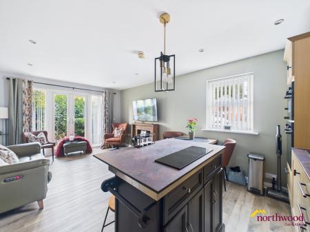 2 bedroom Flat to let in Chasewater Drive, Norton Heights, Stoke-on-Trent, ST6