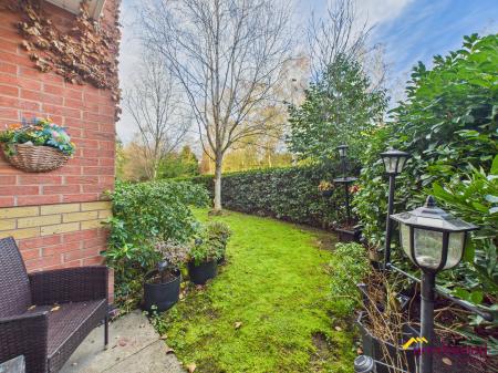 2 bedroom Flat to let in Chasewater Drive, Norton Heights, Stoke-on-Trent, ST6