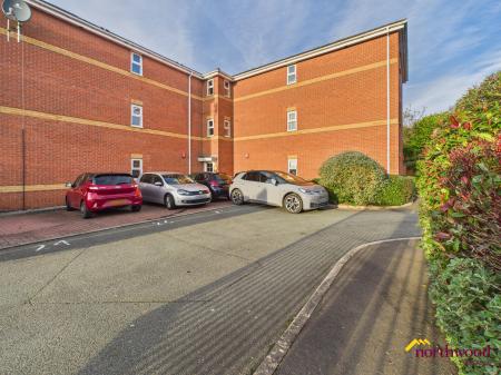 2 bedroom Flat to let in Chasewater Drive, Norton Heights, Stoke-on-Trent, ST6