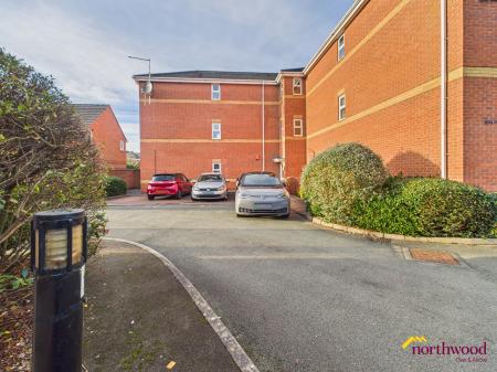 2 bedroom Flat to let in Chasewater Drive, Norton Heights, Stoke-on-Trent, ST6