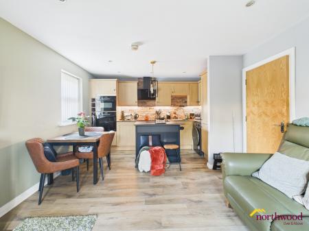 2 bedroom Flat to let in Chasewater Drive, Norton Heights, Stoke-on-Trent, ST6