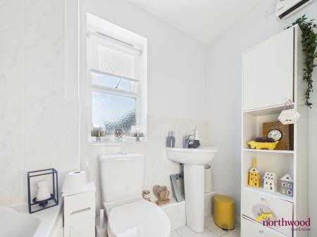 2 bedroom Flat to let in Chasewater Drive, Norton Heights, Stoke-on-Trent, ST6