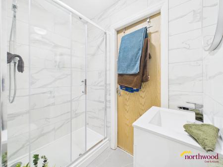 2 bedroom Flat to let in Chasewater Drive, Norton Heights, Stoke-on-Trent, ST6