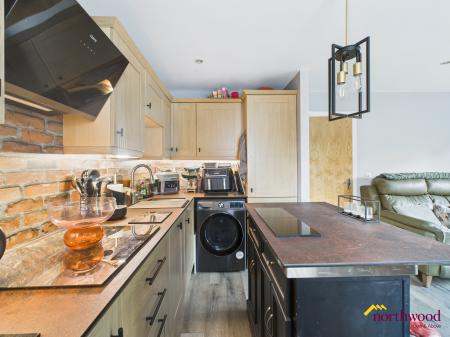 2 bedroom Flat to let in Chasewater Drive, Norton Heights, Stoke-on-Trent, ST6