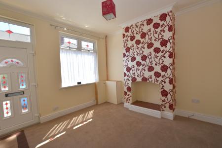 2 bedroom Terraced House to let in Stanley Road, Hartshill, ST4