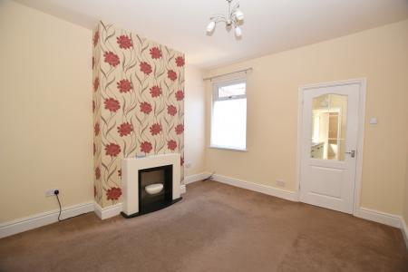 2 bedroom Terraced House to let in Stanley Road, Hartshill, ST4