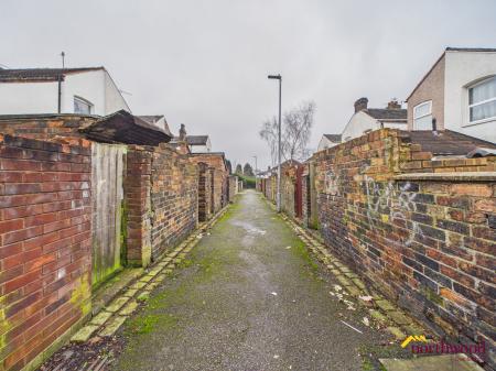 2 bedroom Terraced House to let in Winifred Street, Hanley, ST1