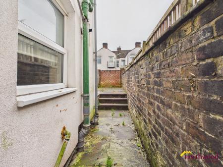 2 bedroom Terraced House to let in Winifred Street, Hanley, ST1