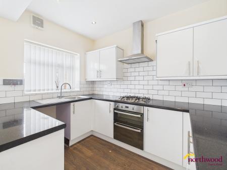 3 bedroom Town house to let in Wilson Street, Burslem, ST6