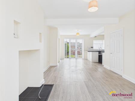 3 bedroom Town house to let in Wilson Street, Burslem, ST6