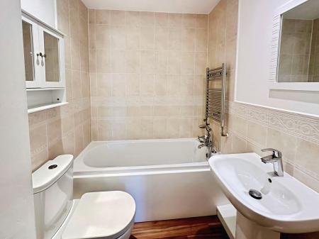 2 bedroom Flat for sale in Bishopfields Drive, York, YO26