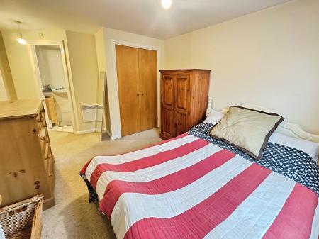 2 bedroom Flat to let in Escrick House, Fulford Place, Hospital Fields Road, York, YO10