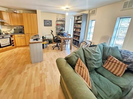 2 bedroom Flat to let in Escrick House, Fulford Place, Hospital Fields Road, York, YO10