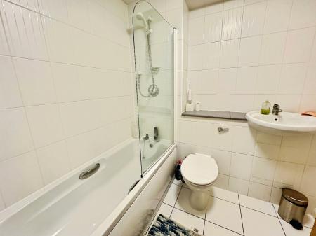 2 bedroom Flat to let in Escrick House, Fulford Place, Hospital Fields Road, York, YO10