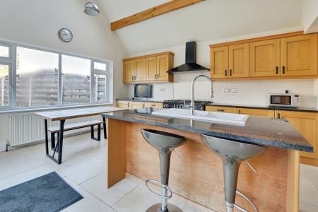 4 bedroom Detached house to let in Newlands Drive, Acomb, York, YO26