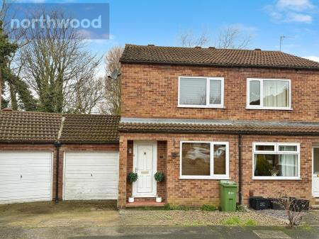 2 bedroom Semi-detached house to let in Melrose Close, York, YO31