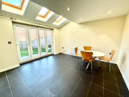 4 bedroom Detached house to let in Principal Rise, Dringhouses, York, YO24