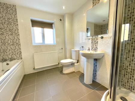 4 bedroom Detached house to let in Principal Rise, Dringhouses, York, YO24