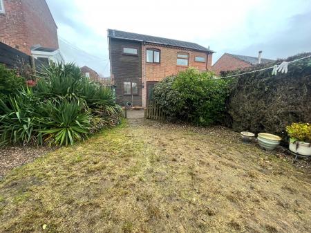 2 bedroom Semi-detached house to let in Harrow Road, Midway, Swadlincote, DE11