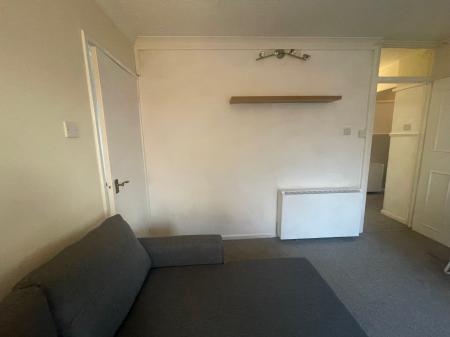 2 bedroom Flat to let in Hobs Road, Lichfield, WS13