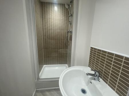 3 bedroom Semi-detached house to let in Amblerise Close, Amington, Tamworth, B77