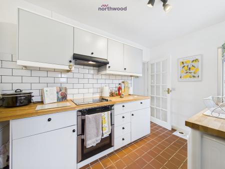 2 bedroom Terraced House for sale in Chapel Street, Holt, LL13