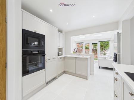 3 bedroom Detached house for sale in Ffordd Hendre, Wrexham, Wrexham, LL13