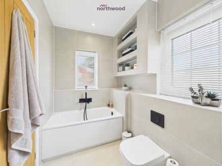 3 bedroom Detached house for sale in Ffordd Hendre, Wrexham, Wrexham, LL13