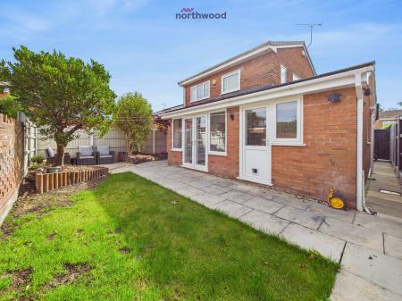 3 bedroom Detached house for sale in Ffordd Hendre, Wrexham, Wrexham, LL13