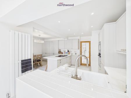 3 bedroom Detached house for sale in Ffordd Hendre, Wrexham, Wrexham, LL13