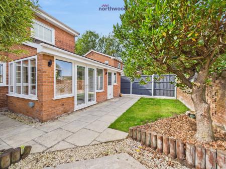 3 bedroom Detached house for sale in Ffordd Hendre, Wrexham, Wrexham, LL13