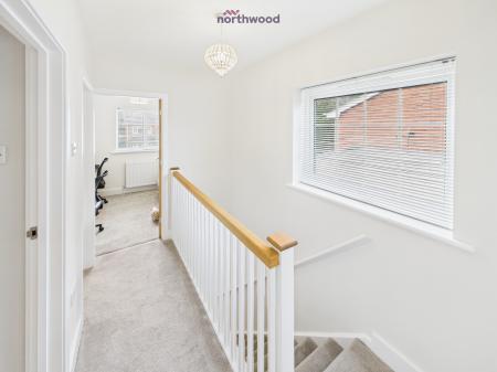 3 bedroom Detached house for sale in Ffordd Hendre, Wrexham, Wrexham, LL13