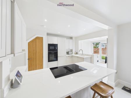 3 bedroom Detached house for sale in Ffordd Hendre, Wrexham, Wrexham, LL13