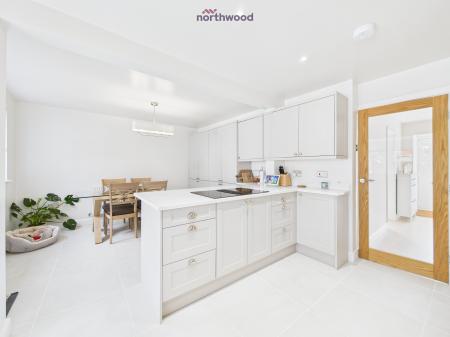 3 bedroom Detached house for sale in Ffordd Hendre, Wrexham, Wrexham, LL13