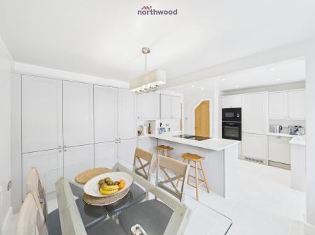 3 bedroom Detached house for sale in Ffordd Hendre, Wrexham, Wrexham, LL13