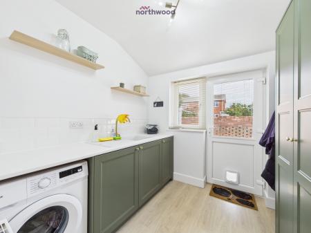 3 bedroom Detached house for sale in Ffordd Hendre, Wrexham, Wrexham, LL13