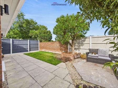 3 bedroom Detached house for sale in Ffordd Hendre, Wrexham, Wrexham, LL13