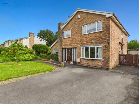 5 bedroom Detached house for sale in Green Park, Wrexham, LL13